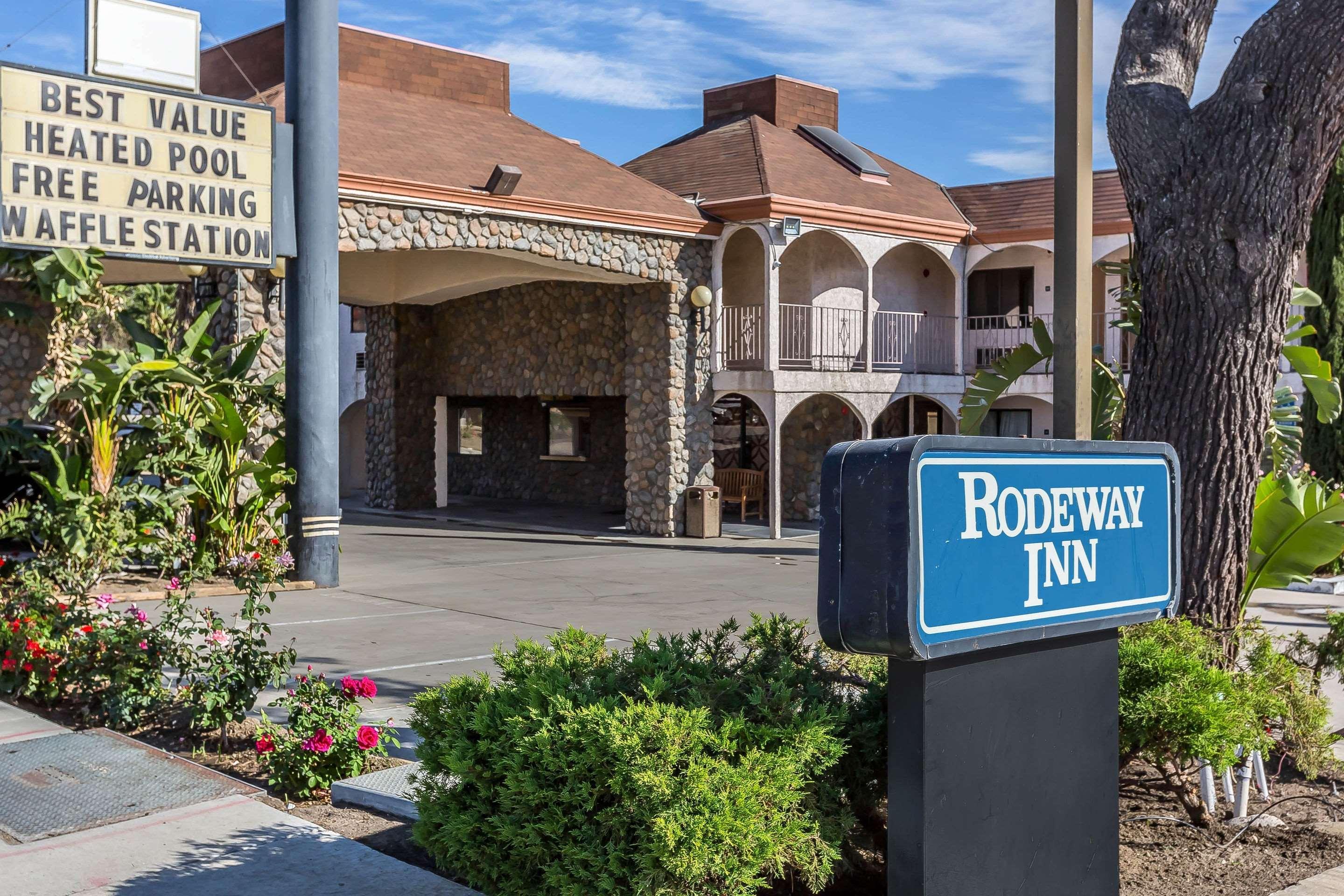 Rodeway Inn Magic Mountain Area Кастеик Екстериор снимка