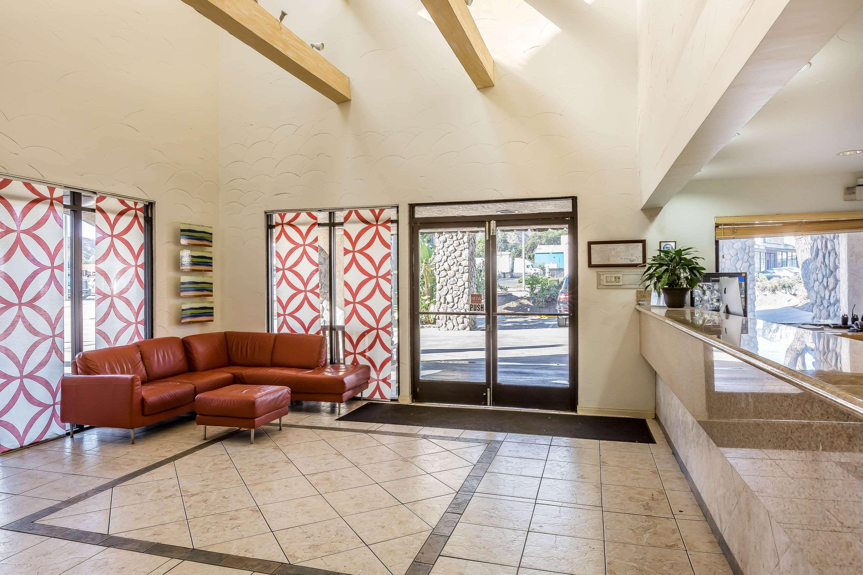 Rodeway Inn Magic Mountain Area Кастеик Екстериор снимка