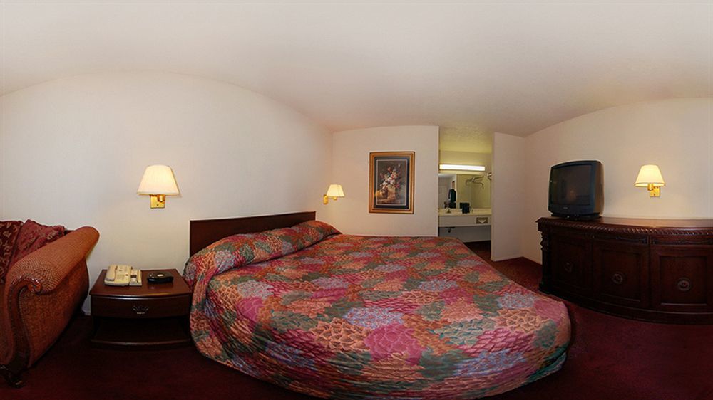Rodeway Inn Magic Mountain Area Кастеик Екстериор снимка